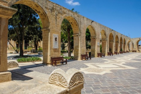 Arcades in Upper Barraka Gardens between garden and platform above parade ground