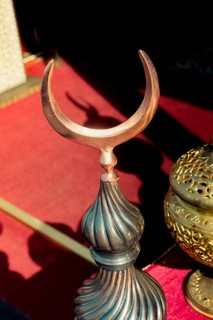 Metal islamic crescent moon icon