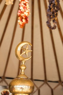 Metal islamic crescent moon icon