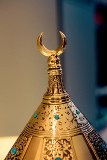 Metal islamic crescent moon icon