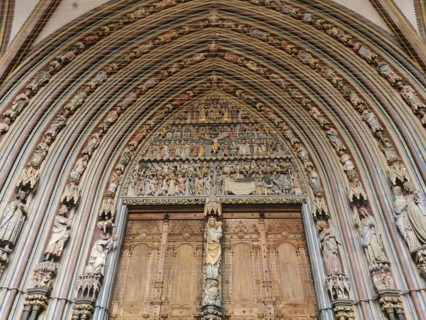 Tympanum and Trumeau Madonna in the portal vestibule with dove grille