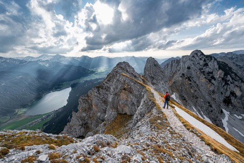 Mountaineer on the ridge between Rote Flueh and Schartschrofen