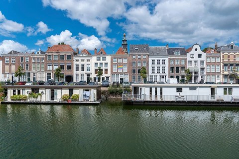 Cityscape with houseboats at Londensekaai