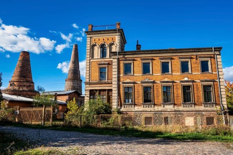 Old lime kilns and factory owner's villa