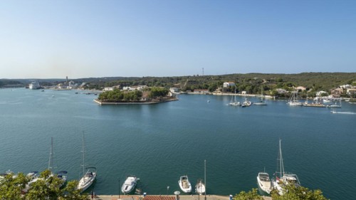 Boats and ferries at Mahon Harbour