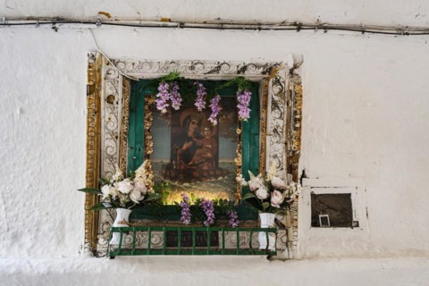 Image of the Virgin Mary in alley in Monopoli