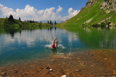 Man bathing in Seealpsee