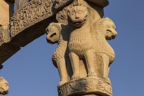Lions elaborately carved on the columns of South Torana