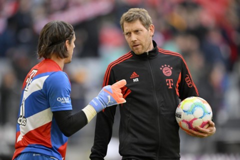 New goalkeeper coach Coach Michael Rechner FC Bayern Munich FCB with goalkeeper Yann Sommer FC Bayern Munich FCB