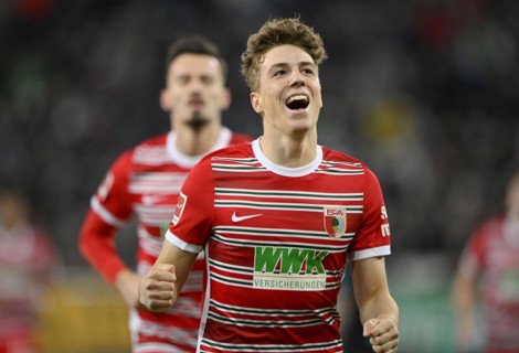 Goal celebration Arne Engels FC Augsburg FCA