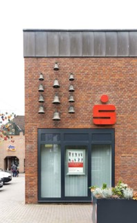 Branch of Sparkasse Westmuensterland with carillon