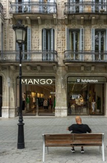 Houses and shops on the boulevard Passeig de Gracia