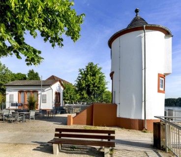 Gelder- und Wachthaus and gauge house of the Worms Rhine level