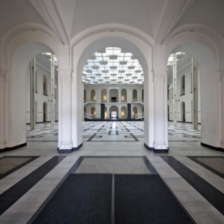 Entrance to the atrium in the main building of Leibniz Universitaet Hannover