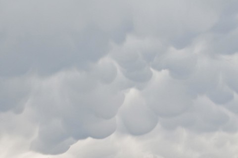 Mammatus clouds