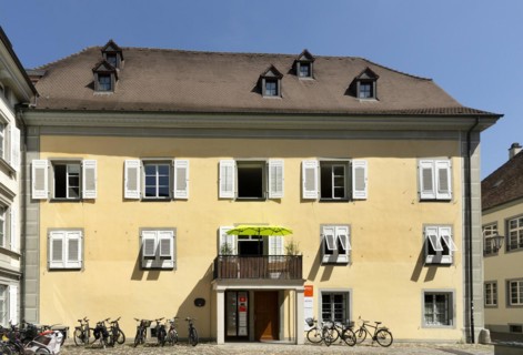 Residential and commercial building on Muensterplatz