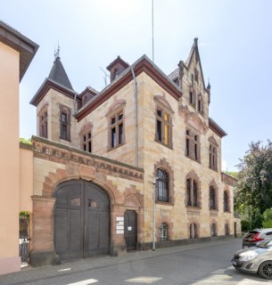 Former bank and residential building