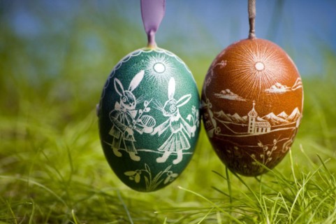 Hanging Easter eggs
