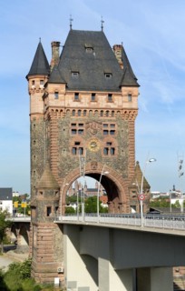 Tower and bridge gate on the west side of the Nibelungen Bridge