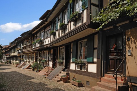 Old residential alleyway with half-timbered houses from 1689 in Engelgasse