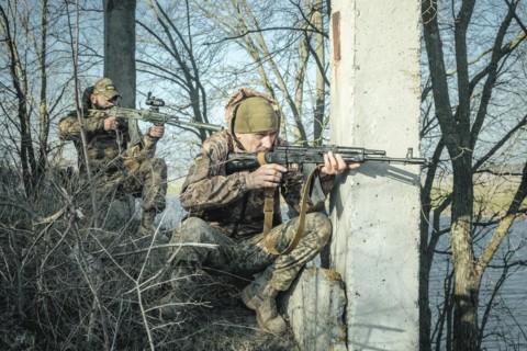 Ukrainian soldiers during a patrol along the Ingulez River. In the small town of Snihurivka