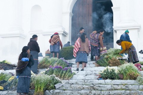 Flower sellers on the steps of Iglesia de Santo Tomas