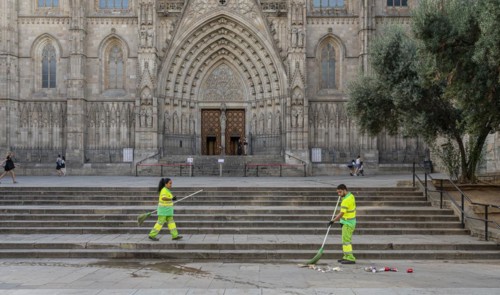 La Catedral de la Santa Creu in the Barri Gotic district