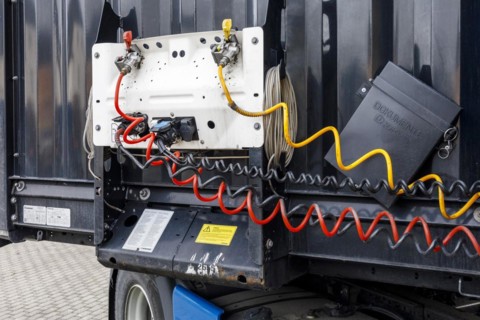 Connections to an articulated vehicle