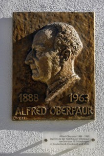 Commemorative plaque to Alfred Oberpaur 1888-1965