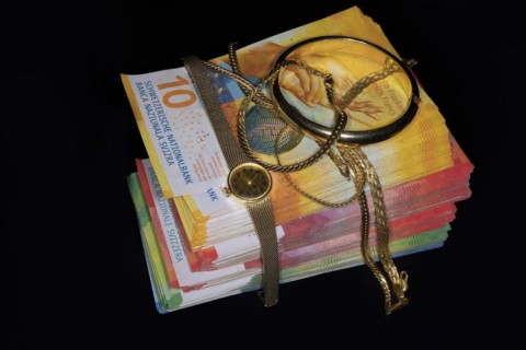 Symbol photo for black money in Switzerland
