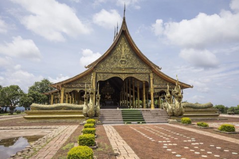 Temple Wat Sirindhorn Wararam