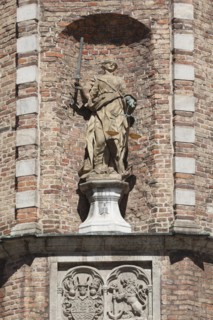 Statue of Justice in front of the city hall