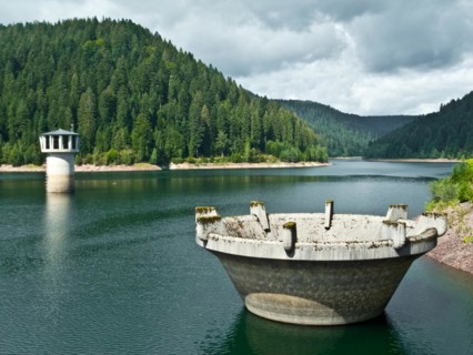 Water intake tower and overflow funnel in the reservoir of the Kleine Kinzig dam