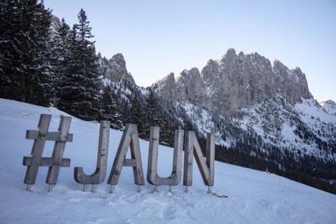 Installation Hashtag Jaun below the Gastlosen and the Marchzaehne