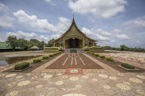 Temple Wat Sirindhorn Wararam