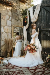 Beautiful bride in rustic arrangement