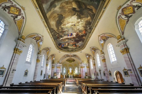 The heritage-protected Roman Catholic parish church of the Assumption of the Virgin Mary is a neo-baroque sacred building in Kottern