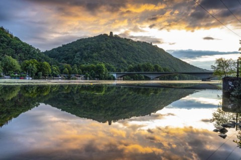 Spire regulation of the Ruhr slopes Hohensyburg in the Hengstey reservoir with Kaiser Wilhelm monument