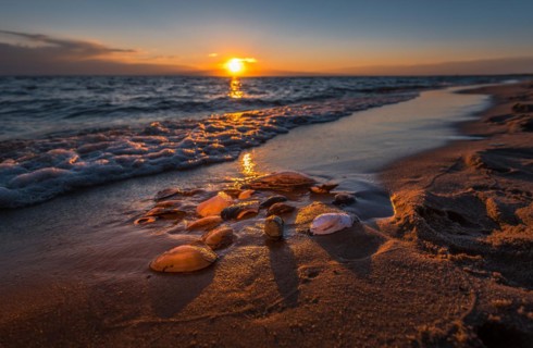 Lake Buir at sunset. Dornod Province