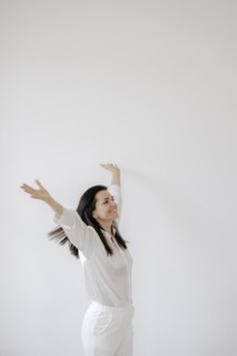 Dark haired woman 35+
