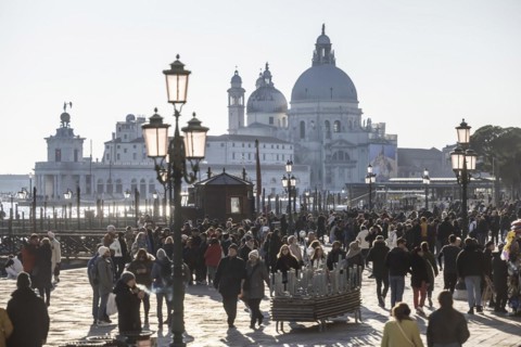 Tourists in front of the backdrop of the Basilica di Santa Maria della Salute