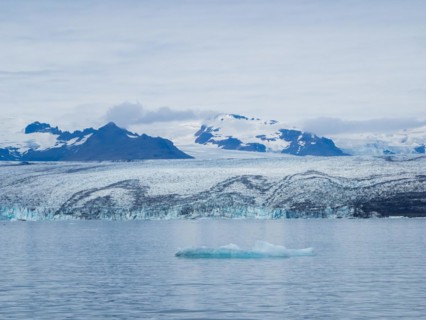 Glacier calving into Joekulsarlon Glacier Lagoon