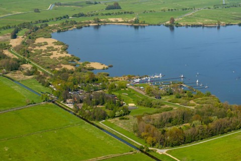 Aerial photograph of Lake Duemmer with reed zone