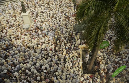 Los Indianos is the central event of the Palmerian Carnival on La Palma and dates back to the return of emigrants from Central America and Cuba. Participants are almost all residents of St. Cruz and t...