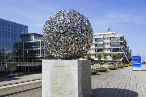 Artwork Really Shiny Things That Dont Really Mean Anything by Ryan Gander during Beaufort 2018 at Koksijde