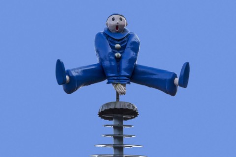 Sculpture showing Pierrot leapfrogging over crown-cap