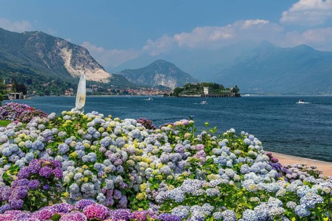 Lake promeande of Stresa with view to Isola Bella