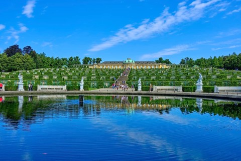 French Rondell and Great Fountain with view over the vineyard terraces to Sanssouci Palace
