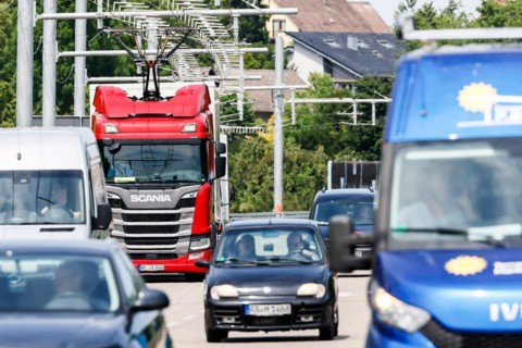 Pilot route for overhead line trucks