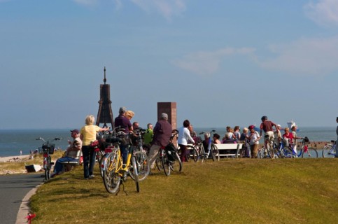 On the North Sea dike in Cuxhaven Doese